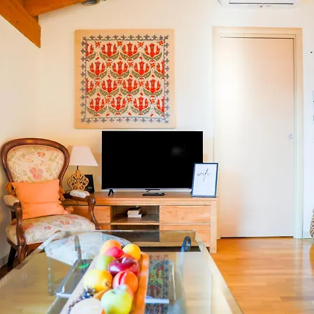 Grabbia 12 By Design Apartment
